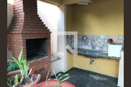 Casa à venda com 212m², 3 quartos e 3 vagas Casa à venda com 212m², 3 quartos e 3 vagasÁrea comum - Churrasqueira