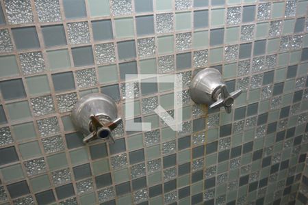 Banheiro de apartamento à venda com 3 quartos, 52m² em Parada de Lucas, Rio de Janeiro
