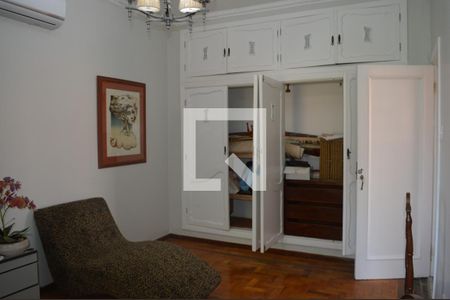 Casa à venda com 300m², 8 quartos e 1 vagasala / dormitório 7