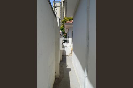 Casa à venda com 180m², 4 quartos e 5 vagasCorredor lateral