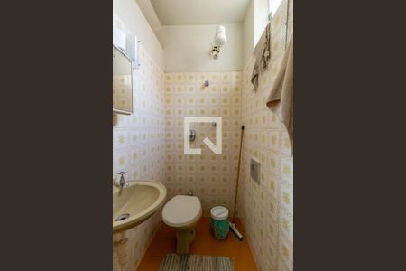 Casa à venda com 340m², 3 quartos e 4 vagasBanheiro de Serviço