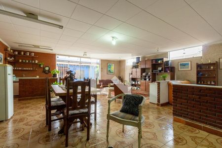 Casa à venda com 340m², 3 quartos e 4 vagasSalão 