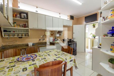 Casa à venda com 340m², 3 quartos e 4 vagasCozinha 