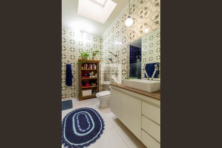 Casa à venda com 340m², 3 quartos e 4 vagasBanheiro 