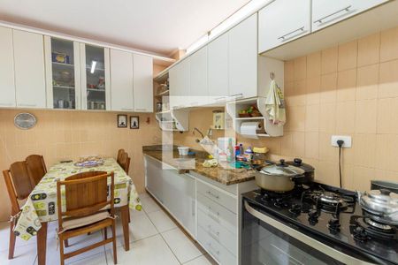 Casa à venda com 340m², 3 quartos e 4 vagasCozinha 