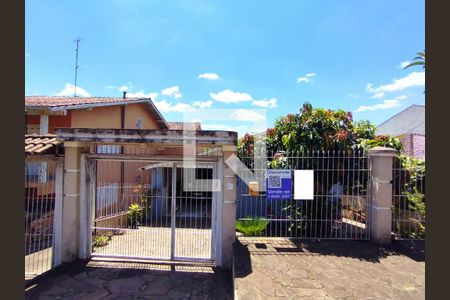 Casa à venda com 120m², 3 quartos e 2 vagas Casa à venda com 120m², 3 quartos e 2 vagasFachada