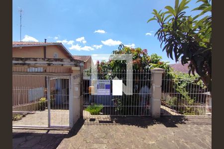 Casa à venda com 120m², 3 quartos e 2 vagas Casa à venda com 120m², 3 quartos e 2 vagasFachada