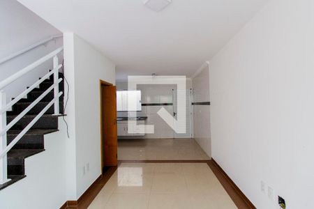 Casa de condomínio à venda com 80m², 2 quartos e 1 vagaSala e Cozinha Integrada