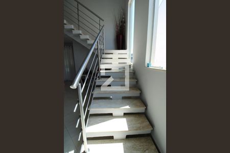 Casa à venda com 280m², 3 quartos e 4 vagasEscada