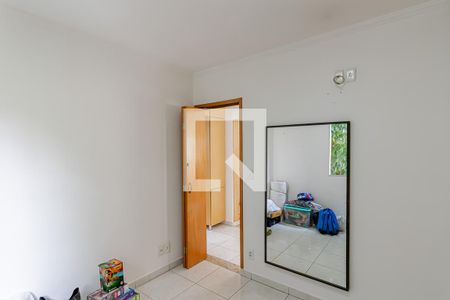 Quarto 1 de apartamento para alugar com 2 quartos, 45m² em Vila Liviero, São Paulo