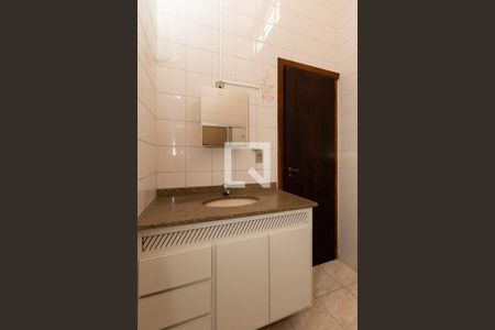 Casa para alugar com 140m², 3 quartos e 2 vagasBanheiro Social
