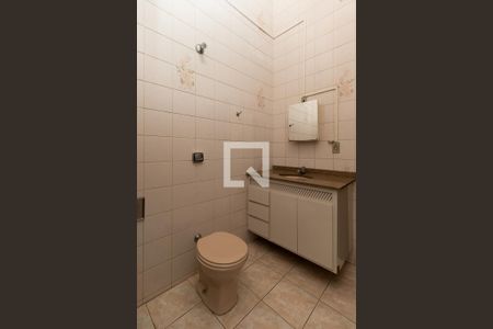 Casa para alugar com 140m², 3 quartos e 2 vagasBanheiro Social