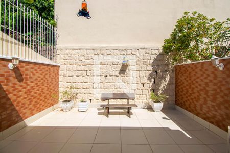 Quintal de casa à venda com 4 quartos, 300m² em Medianeira, Porto Alegre