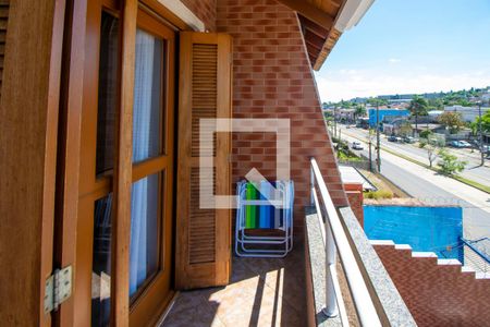 Sacada de casa à venda com 4 quartos, 300m² em Medianeira, Porto Alegre
