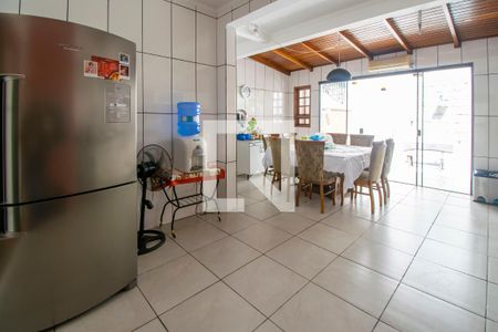 Cozinha de casa à venda com 4 quartos, 300m² em Medianeira, Porto Alegre