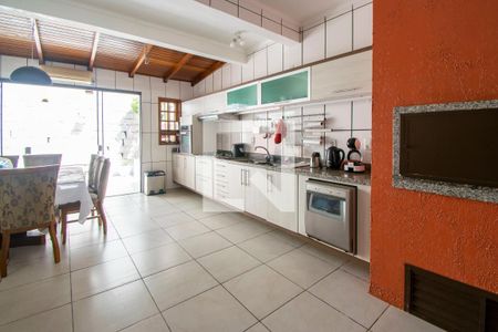Cozinha de casa à venda com 4 quartos, 300m² em Medianeira, Porto Alegre