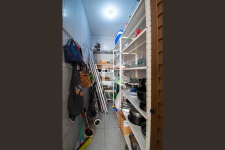 Despensa de casa à venda com 4 quartos, 300m² em Medianeira, Porto Alegre