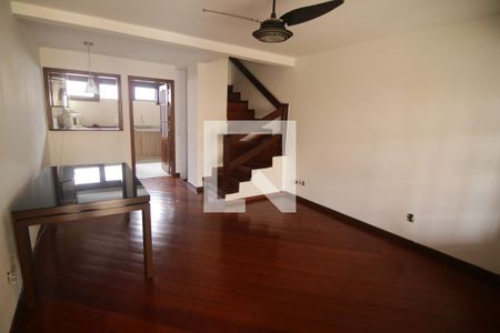 Sala de casa de condomínio à venda com 3 quartos, 120m² em Camboinhas, Niterói