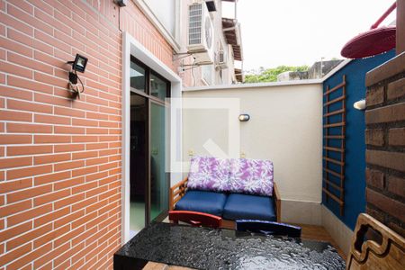 Casa de condomínio à venda com 140m², 4 quartos e 2 vagasÁrea Externa