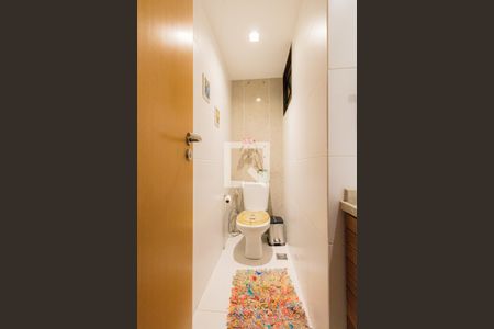 Casa de condomínio à venda com 140m², 4 quartos e 2 vagasLavabo