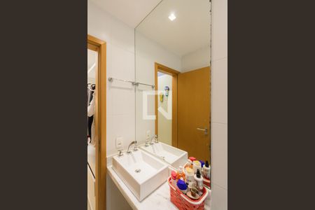 Casa de condomínio à venda com 140m², 4 quartos e 2 vagasBanheiro da Suíte 1