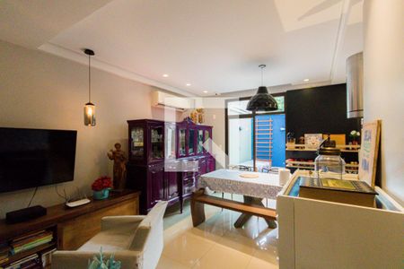 Casa de condomínio à venda com 140m², 4 quartos e 2 vagasSala