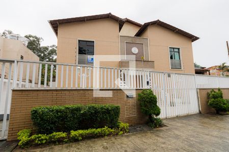 Casa de condomínio à venda com 140m², 4 quartos e 2 vagasFachada