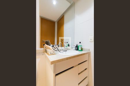 Casa de condomínio à venda com 140m², 4 quartos e 2 vagasBanheiro das Suítes 2 e 3