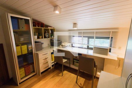 Casa de condomínio à venda com 140m², 4 quartos e 2 vagasEscritório da Suíte 4