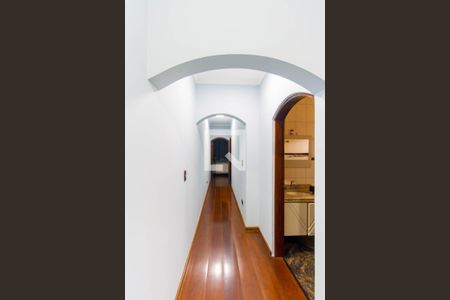 Casa à venda com 200m², 3 quartos e 4 vagasCorredor