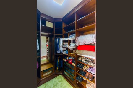 Casa à venda com 200m², 3 quartos e 4 vagasCloset da suíte