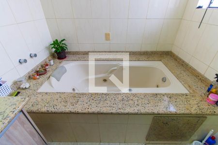 Casa à venda com 200m², 3 quartos e 4 vagasBanheiro da Suíte