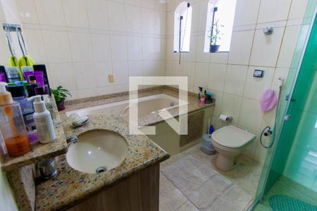 Casa à venda com 200m², 3 quartos e 4 vagasBanheiro da Suíte