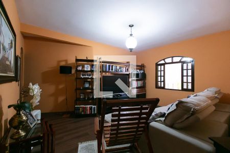 Sala de TV de casa para alugar com 5 quartos, 747m² em Vila Curuçá, São Paulo