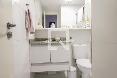 Apartamento à venda com 68m², 2 quartos e 1 vaga Apartamento à venda com 68m², 2 quartos e 1 vagaBanheiro Social