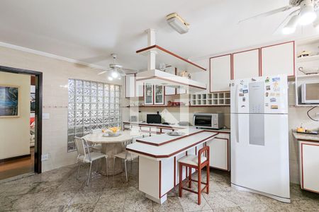 Casa à venda com 450m², 4 quartos e 6 vagasCozinha