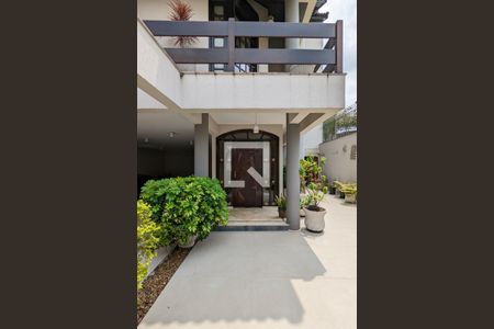 Casa à venda com 450m², 4 quartos e 6 vagasEntrada