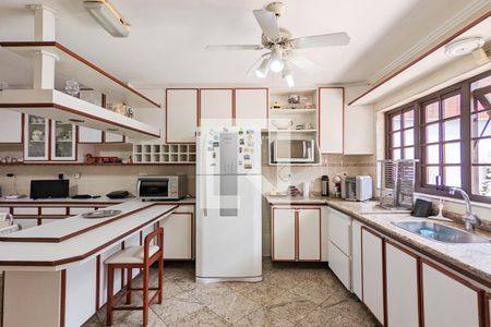 Casa à venda com 450m², 4 quartos e 6 vagasCozinha