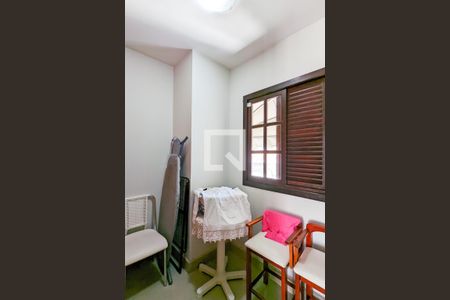 Casa à venda com 450m², 4 quartos e 6 vagasQuarto de serviço