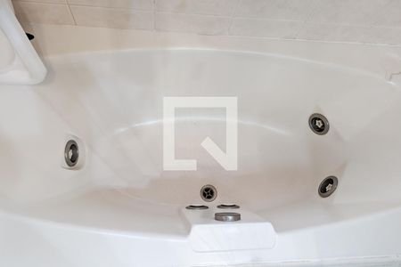 Casa à venda com 450m², 4 quartos e 6 vagasBanheiro da suíte 1