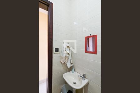 Casa à venda com 450m², 4 quartos e 6 vagasBanheiro de serviço