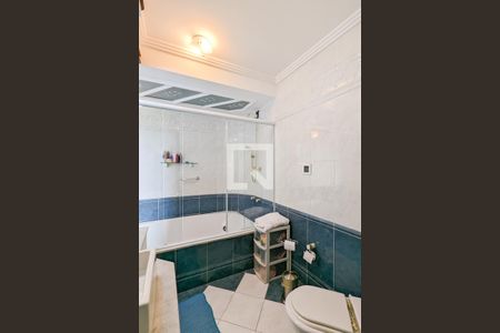 Casa à venda com 450m², 4 quartos e 6 vagasBanheiro da suíte 3