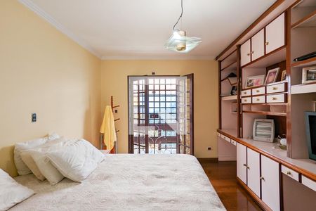 Casa à venda com 450m², 4 quartos e 6 vagasQuarto da suíte 1