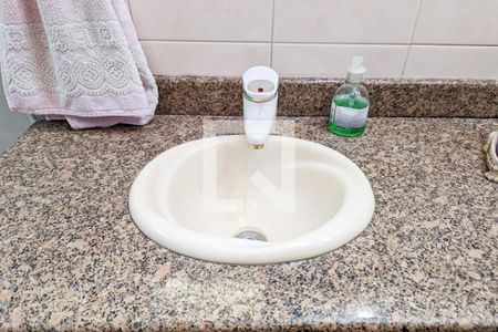 Casa à venda com 450m², 4 quartos e 6 vagasBanheiro da suíte 1