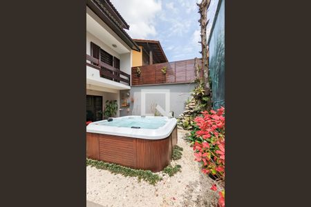 Casa à venda com 450m², 4 quartos e 6 vagasQuintal