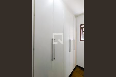 Casa à venda com 450m², 4 quartos e 6 vagasCloset da suíte 3