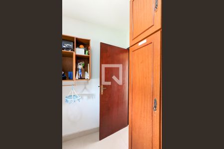 Casa à venda com 450m², 4 quartos e 6 vagasQuarto de serviço