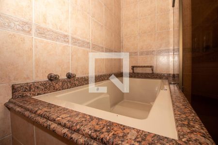 Casa à venda com 550m², 5 quartos e 3 vagasBanheiro da Suíte 2