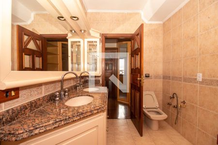 Casa à venda com 550m², 5 quartos e 3 vagasBanheiro da Suíte 2