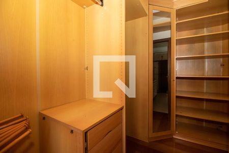 Casa à venda com 550m², 5 quartos e 3 vagasCloset da Suíte 2